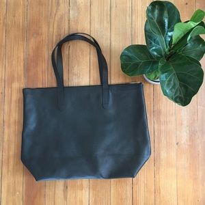 Cuyana Classic Leather Zipper Tote